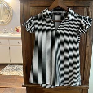 Small Tahari black and white fun sleeve blouse